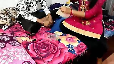 Chat Par Kapde Sukha Rahi Bahu Ko Gold Necklace Dekar Apni Havas Bhujayi ! Desi Porn Hindi