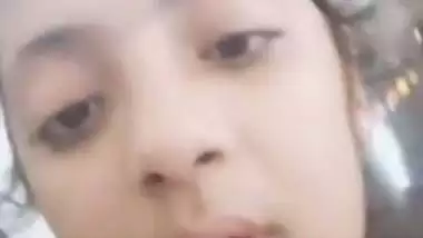 SEXY HORNY GIRL SHOWING HER DELICIOUS BADAN TO BF ON VIDEO