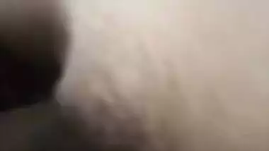 Dude records MMS vid of him drilling Desi chick's cunt with XXX cock
