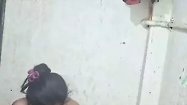 Mature desi aunty bathing video viral MMS shared online