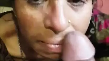 Mature maid dick sucking hardcore Hindi blowjob video