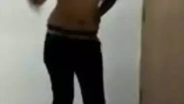 Boss will give the Indian employee a bonus if she takes off clothes