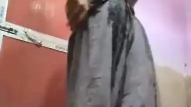 Tempting Desi whore takes her XXX fruits to light and waters them