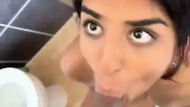 Sexy Chennai girl’s hot Tamil sex video from the bathroom