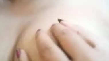 Sexy Bengali Boudi showing her cute boobs