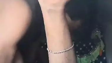 HD Tamil sex video of a couple fucking in a car