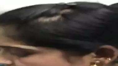 Indian slut had never tried such XXX things like exposing tits on camera