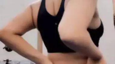 Snapchat girl showing big ass viral video making