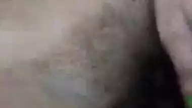 Hot looking Desi wife sex with her boyfriend got exposed