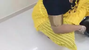 Noora Fatehi 2 Bartan Bechne Ai Thi Madrchod Ne Choda