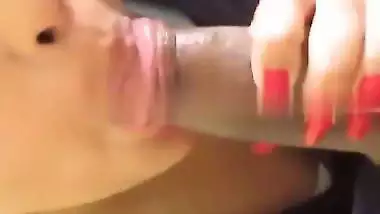 Sexy babe’s Indian blowjob makes her lover cum