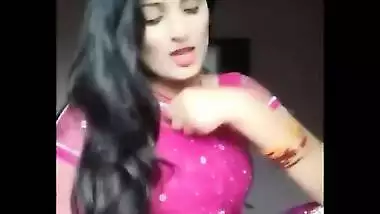 Cute housewife bhabhi heena kumari exposing navel in transparent saree