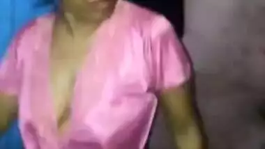 Desi mom with sexy body covered with pink robe dances so ineptly
