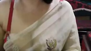 Desi Babe Mansi Boob Show