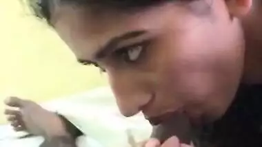 Horny Desi college girlâ€™s hot dick sucking video