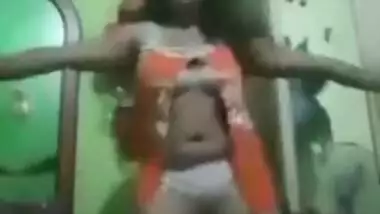 Sexy Srilankan chubby girl Dancing