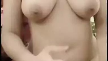 Nude Desi webcam whore fucks her both XXX holes with a big bottle