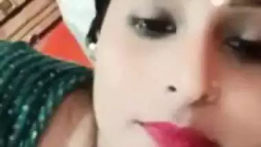 Stripchat girl Trisha playing with naked boobs