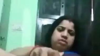 Viral porn of a South Indian lady masturbating with a radish