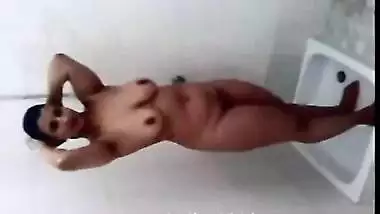 MMS Of Indian Bhabhi Bathing