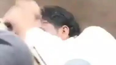 Indian girl boobs sucking in the car