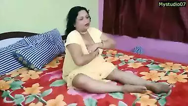 Hot aunty need full sex satisfaction! Her nephew penis very small !!