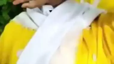 The first-time experience of this sexy Tamil babe fuck outdoor in jungle