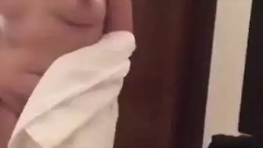 Sexy Pakistani bhabhi dancing naked in the hotel
