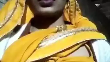 Sexy Marwadi Bhabhi Exposing Big Boobs For Lover