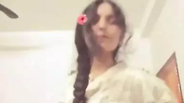 Cute girlfriend exposing nude big boobs viral selfie