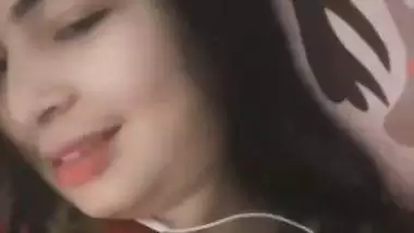 Gorgeous girlfriend white boobs showing to boyfriend