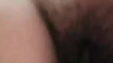 Hairy Desi pussy of hot chick swallows hubby's XXX dong in MMS movie