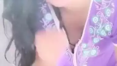 Desi HORNY HOUSEWIFE SHOWING N TEASING LOVR