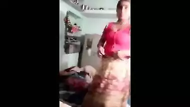 Desi sex video of a house wife stripping and getting ready for a nice fuck