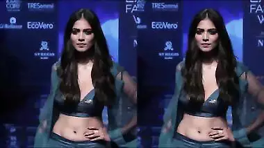 NON PORN Malavika Mohanan Sexy South Indian Actress & Model