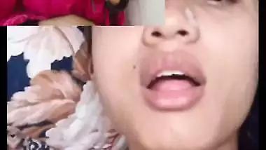 Sexy desi office girl showing boobs on video call