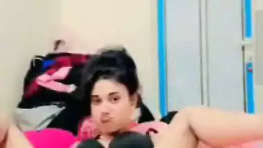 Cute bhabhi showing pussy on video call viral xxx