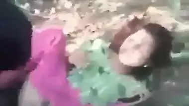 A village whore’s desi chudai by a group of perverts