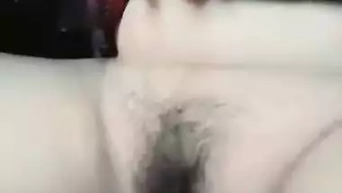 Chut ki video – Desi hottie showing yoni