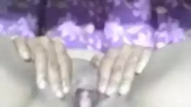 Desi village bhabi show her sexy pussy