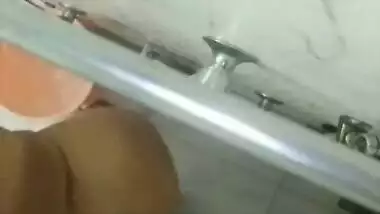 Desi bhabhi nude bathing in bathroom recording by spy cam
