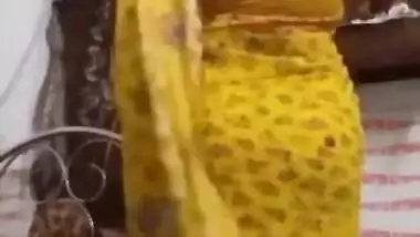 Bhabhi housewife stripping for lover