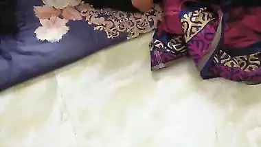 Aunty naked on floor in horny mood to have viral sex