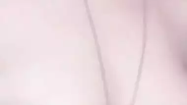 Cute paki Girl Shows her Boobs and Pussy