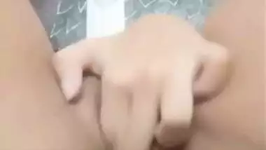 Indian nude girl fucks her wet pussy with a sketch pen