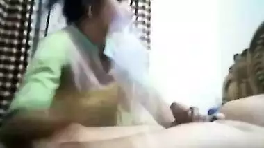 Sexy Bengali Aunty Giving Nice Blowjob