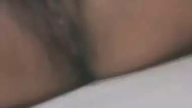 Desi bhabi fingering pussy