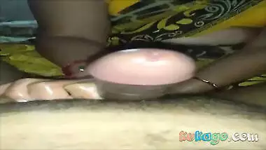 Desi randi bhabhi giving oil massage to cock