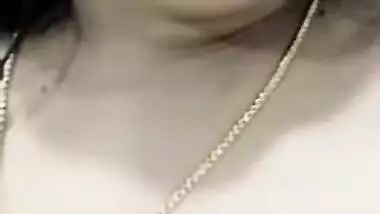 Camera captures Desi wife who shows off naked XXX body parts to lover