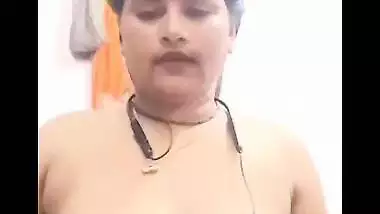 Kannada aunty rubbing pussy and fingering on video call